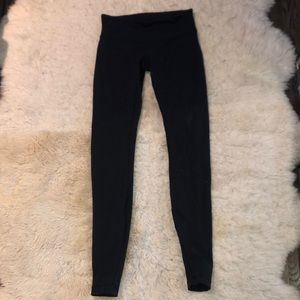Black Lululemon wonder under leggings
